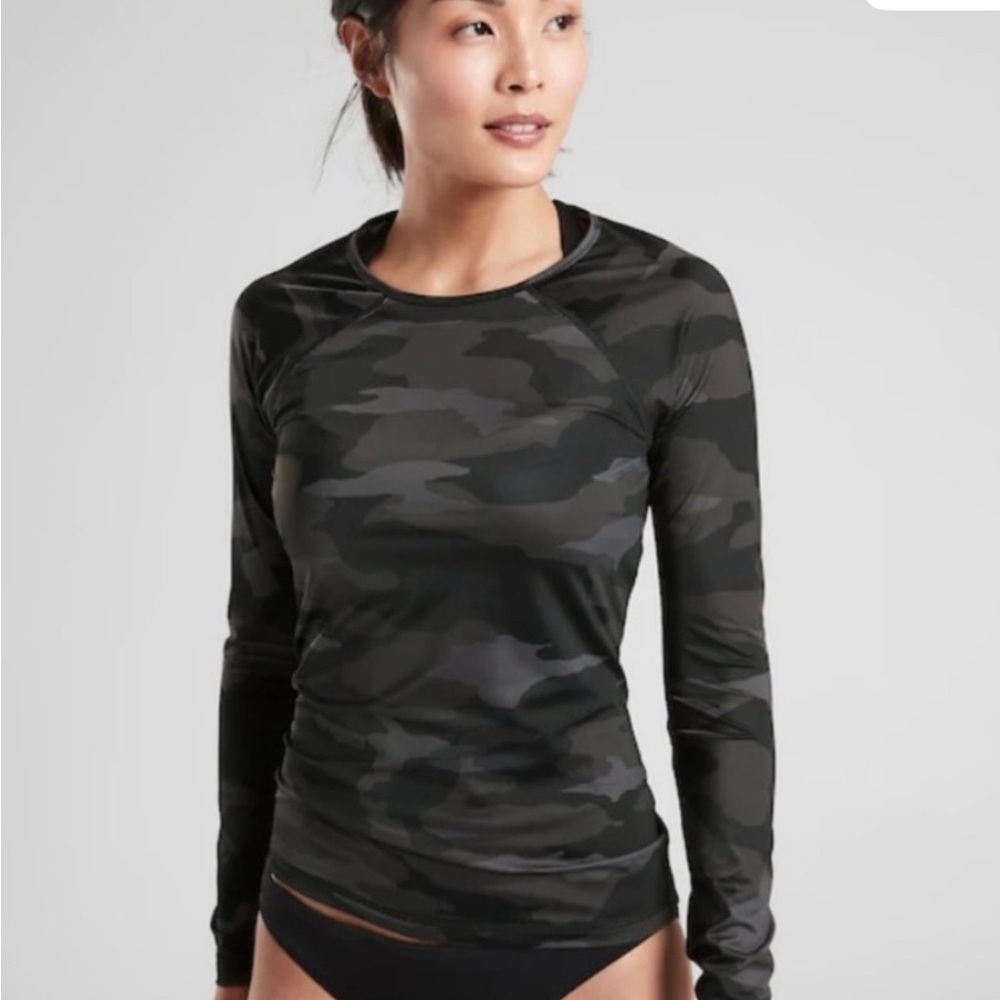 Athleta sz S Freestyle black gray Camouflage Rashguard Long Sleeve
